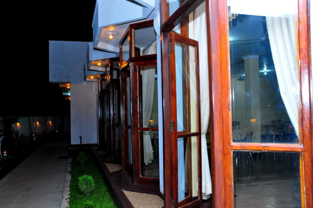 Hotel Melbourne Tourist Rest Anuradhapura Zewnętrze zdjęcie