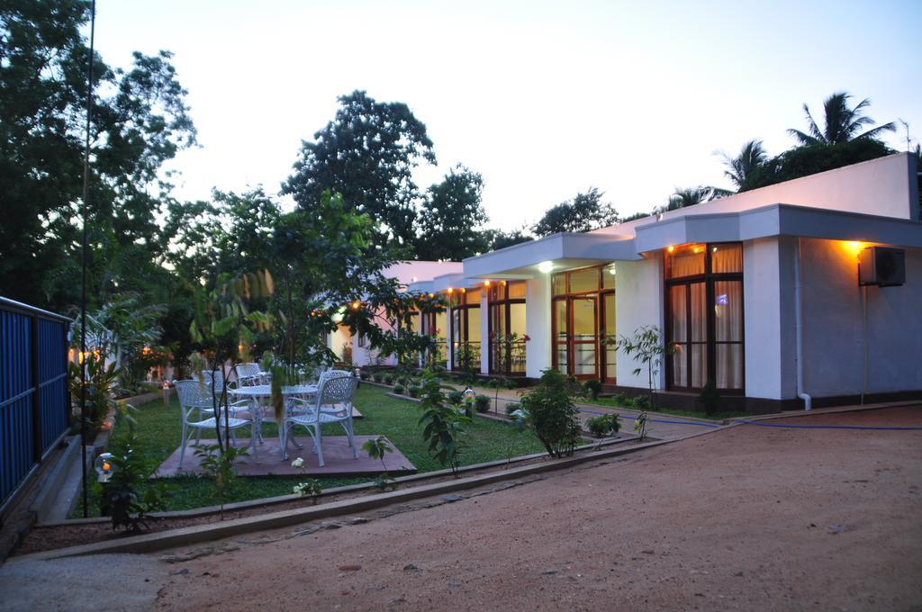 Hotel Melbourne Tourist Rest Anuradhapura Zewnętrze zdjęcie