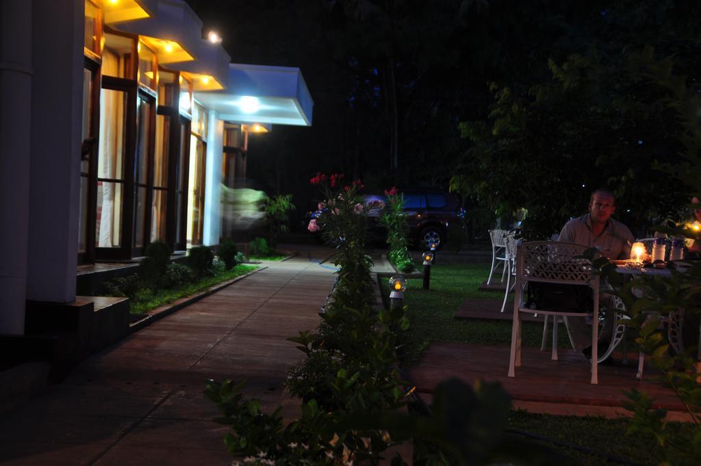 Hotel Melbourne Tourist Rest Anuradhapura Zewnętrze zdjęcie