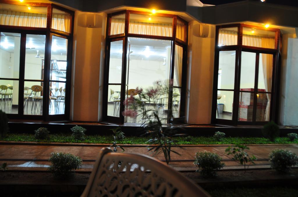 Hotel Melbourne Tourist Rest Anuradhapura Zewnętrze zdjęcie