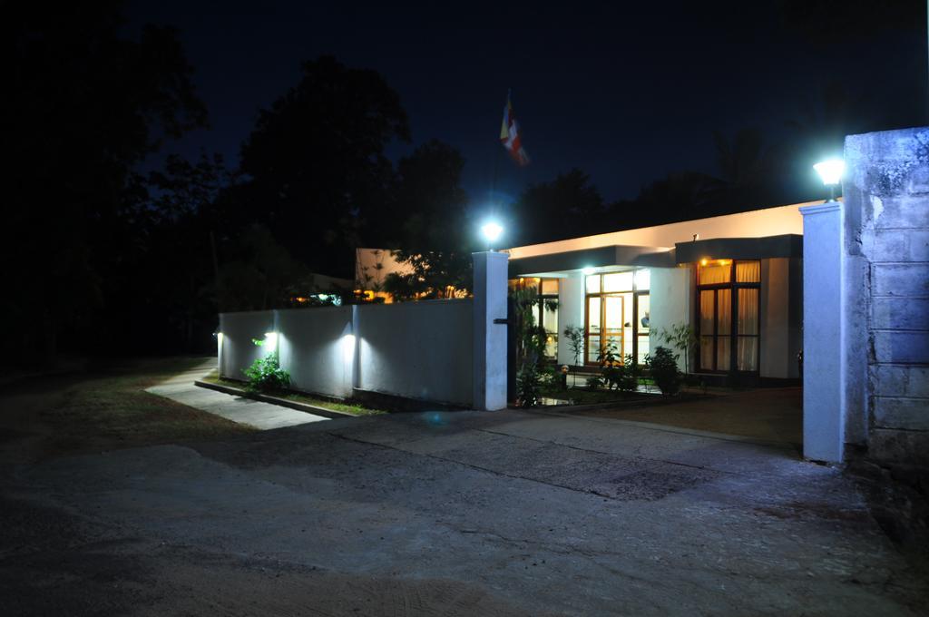 Hotel Melbourne Tourist Rest Anuradhapura Zewnętrze zdjęcie