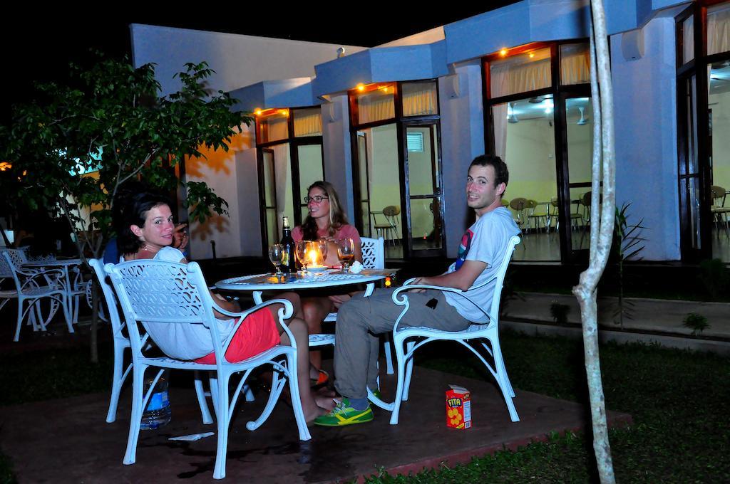 Hotel Melbourne Tourist Rest Anuradhapura Zewnętrze zdjęcie