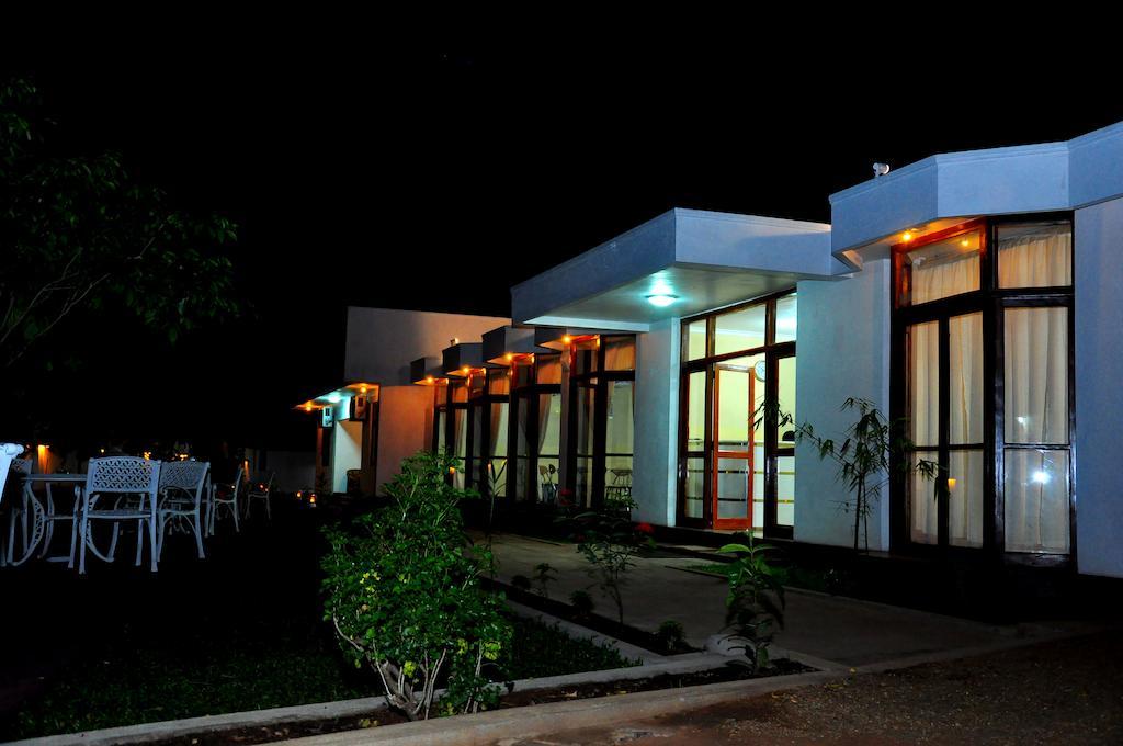 Hotel Melbourne Tourist Rest Anuradhapura Zewnętrze zdjęcie